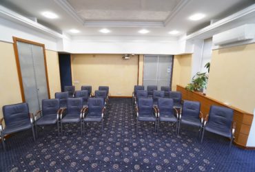 Конференц-зал (Тренінговий зал) в центрі Києва та кабінет погодинно