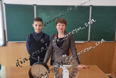 Школьный вязаный джемпер