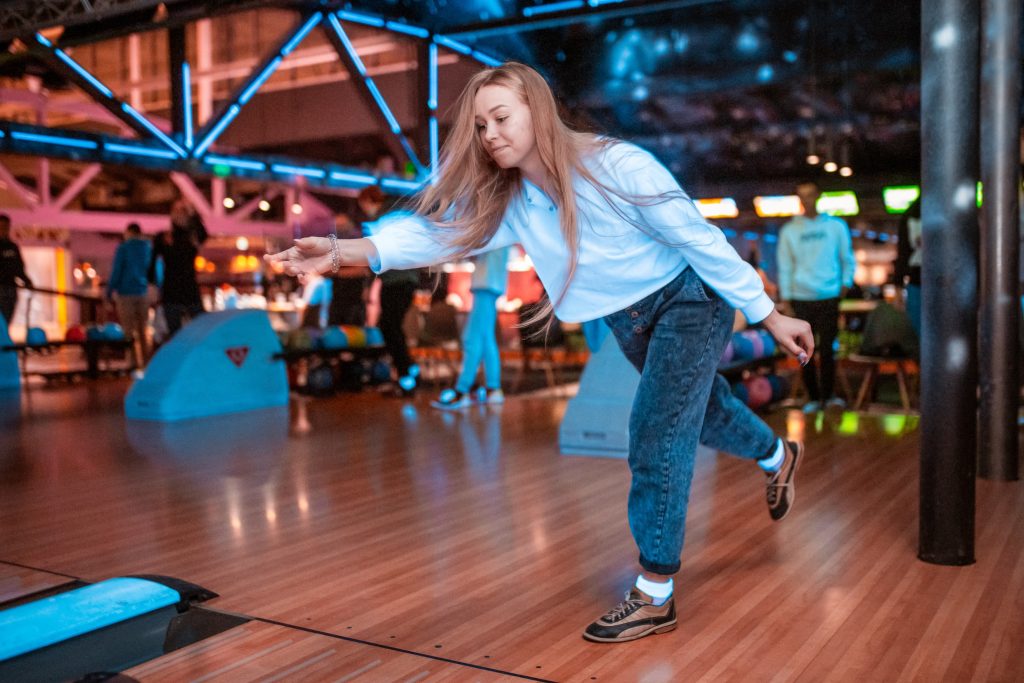 Astro Bowling – космічний боулінг в Києві, біля метро Шулявська