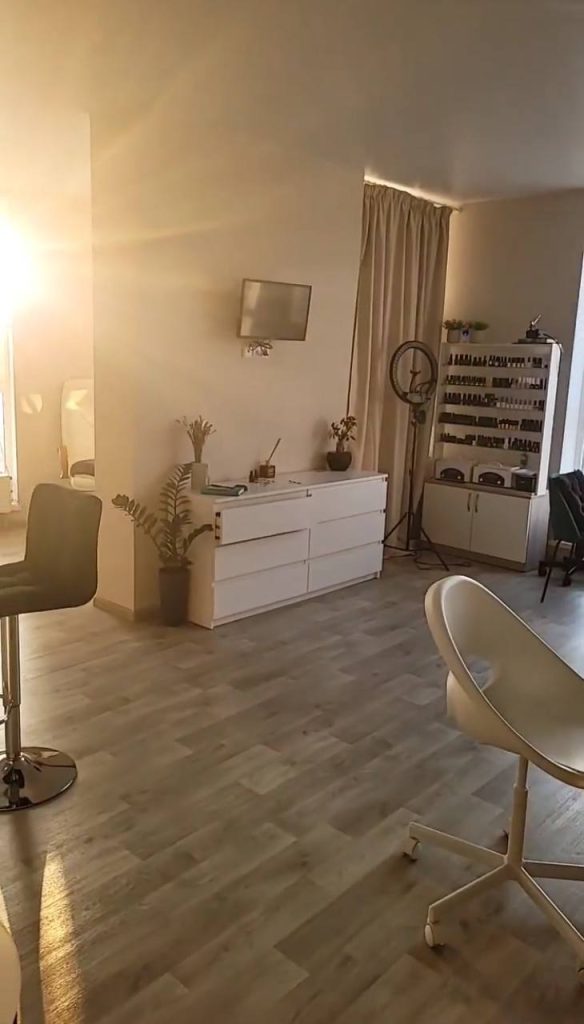 Майстер манікюру та педикюру в KUL_BEAUTY_STUDIO