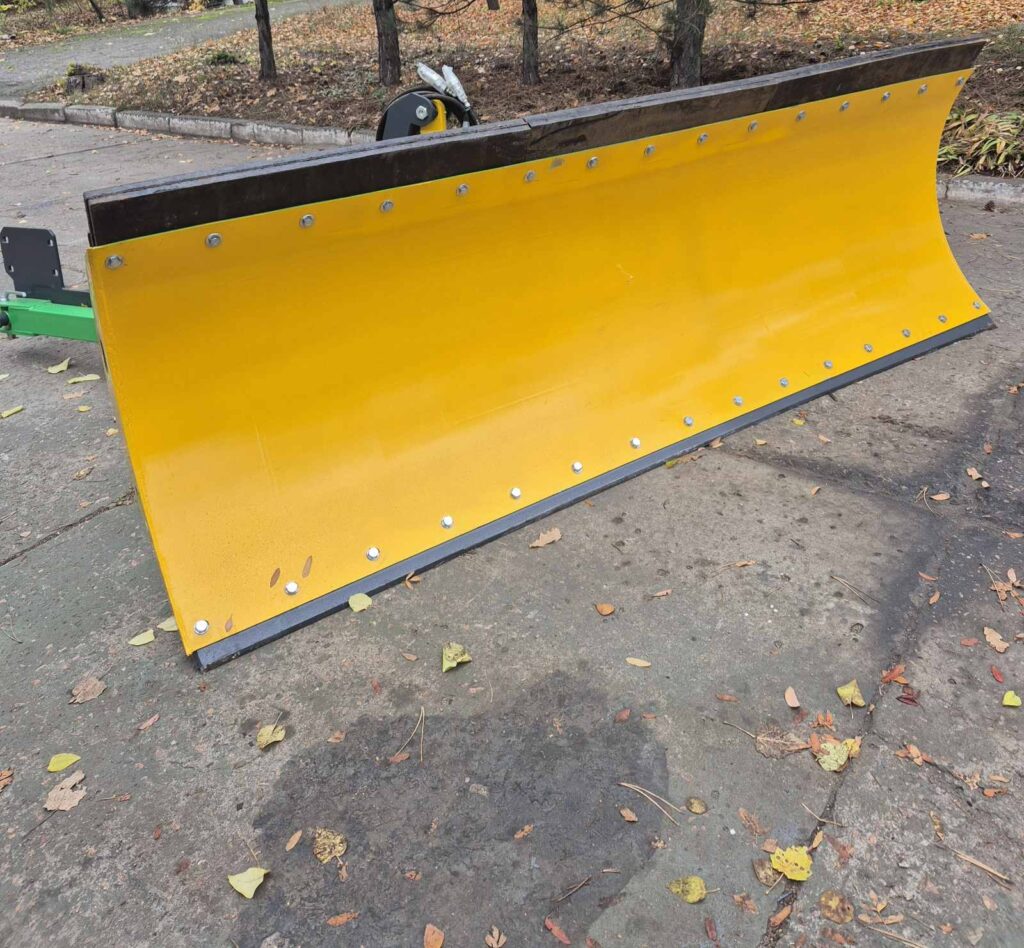 Бульдозерний відвал (лопата) до тракторів МТЗ, ЮМЗ, Т-150, Т-40