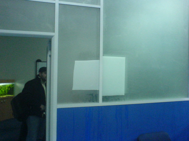 Поклейка плівки на скло, тонування скла плівками