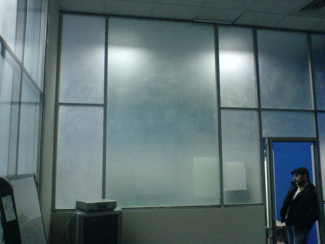 Поклейка плівки на скло, тонування скла плівками